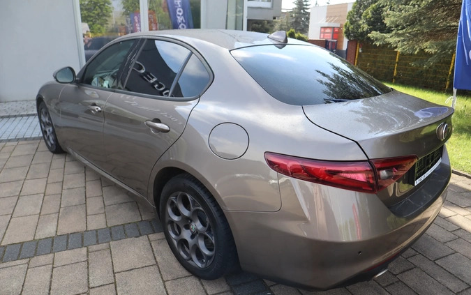 Alfa Romeo Giulia cena 99900 przebieg: 67876, rok produkcji 2018 z Tychy małe 211